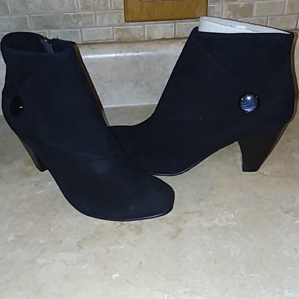 Womens Vaneli‎ Black Suade Heels size 9.5 New